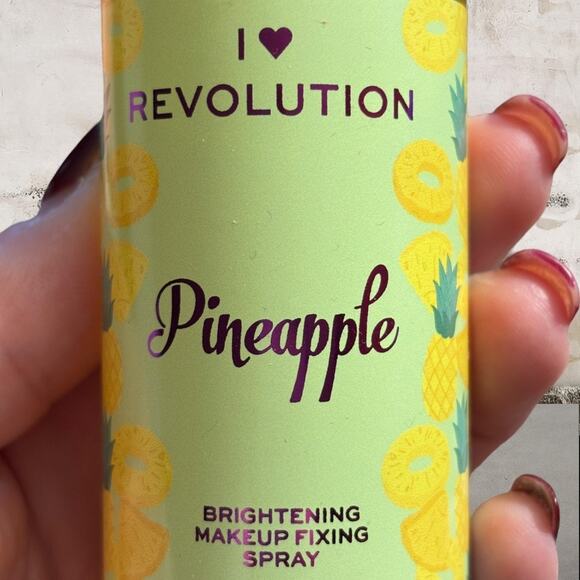 I Heart Revolution Pineapple Brightening Fixing Spray NEW - Picture 4 of 4